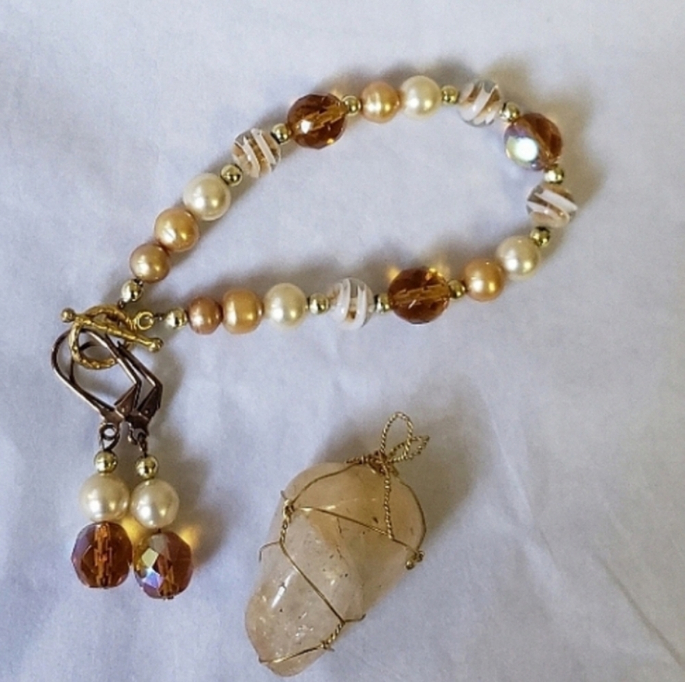 lot of vintage bracelet, earrings, Quartz pendant